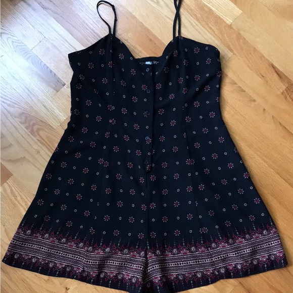 SHORTS ROMPER - Picture 1 of 11